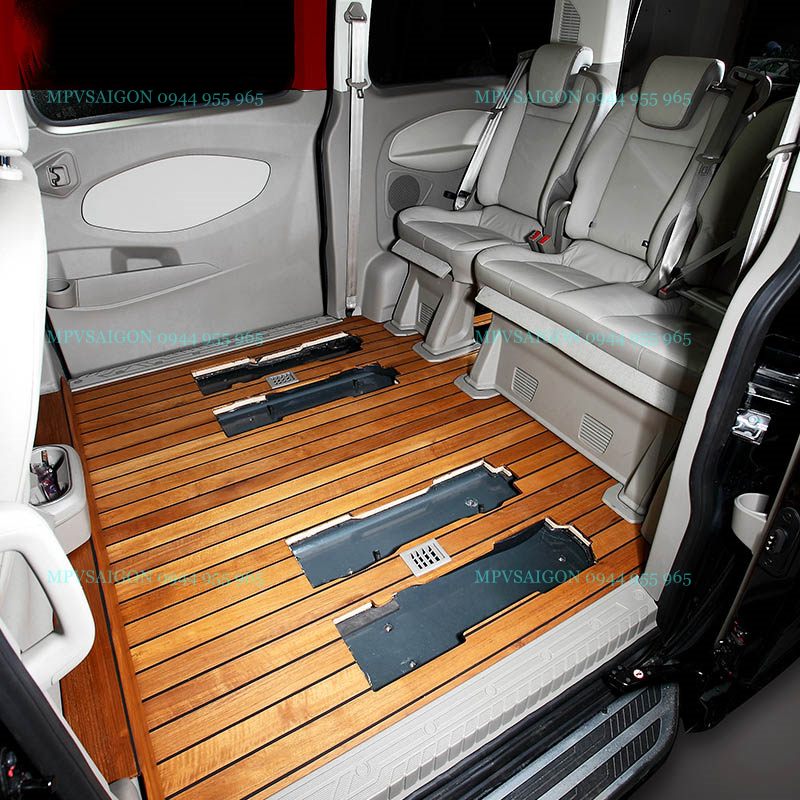 Ford Tourneo Custom L2 dimensions boot space and electrification